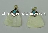 CGP285 35*40mm triangle pearl shell pendants wholesale