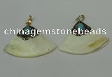 CGP287 35*50mm fan-shaped pearl shell pendants wholesale