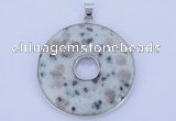 NGP615 5pcs 6*41mm kiwi stone with brass setting donut pendants